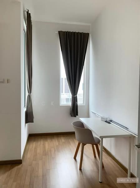 Partially Furnished Good Condition 3 Sty Semi D Canary Garden Bandar Bestari Klang untuk Untuk Dijual - RM 1,350,000, Mac 2026 - Study - PropertyGuru.com.my