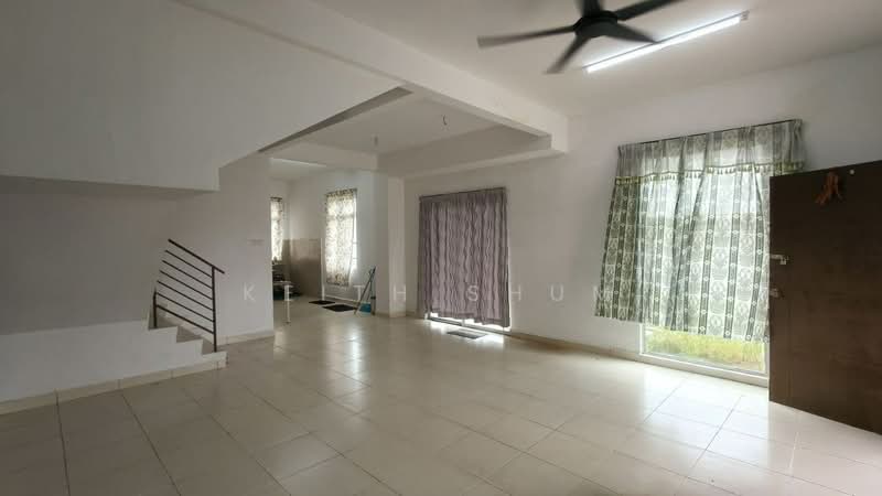 2.5-storey Terraced House for Sale in Taman Scientex Senai (Senai) - Keith Shum - Living Room - PropertyGuru.com.my