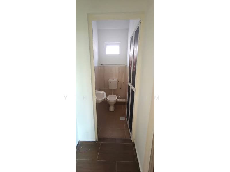 For Rent - 1st floor corner shoplot at Raja Uda for rent