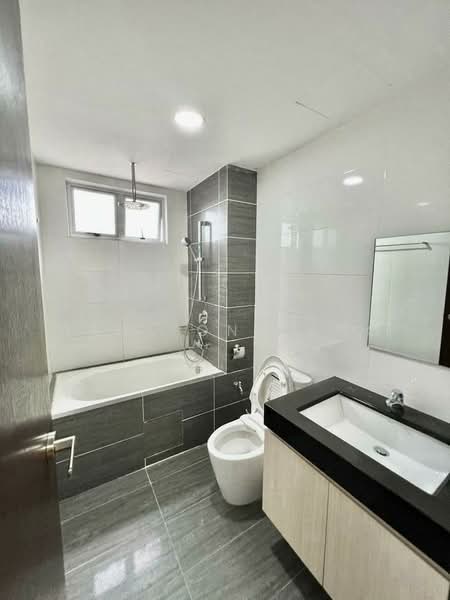 Service Residence for Sale at Molek Pulai - Han Yong Ang - Bathroom - PropertyGuru.com.my