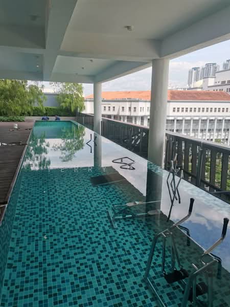 Servis Apartment untuk Disewa di Met 1 Residences - Terry Chen - Pool - PropertyGuru.com.my