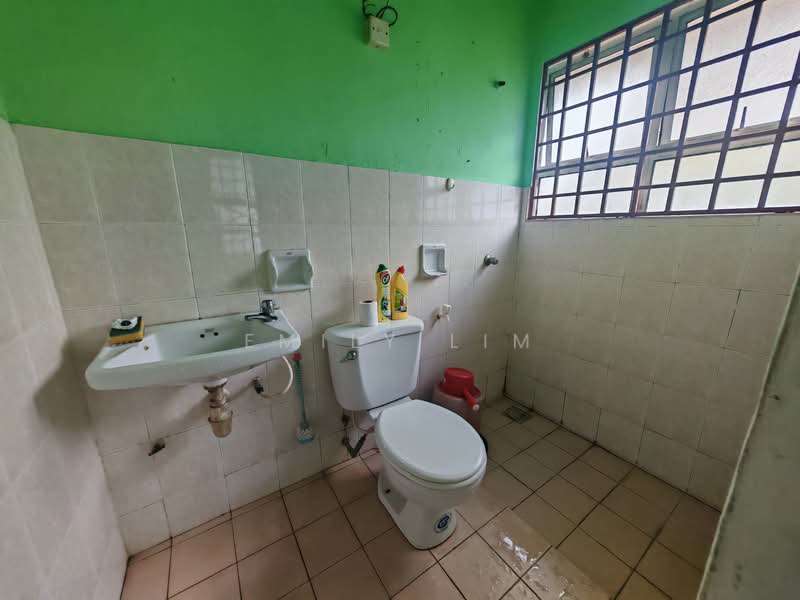 Vista Indah Putra untuk Untuk Dijual - RM 249,999, Mac 2026 - Bathroom - PropertyGuru.com.my