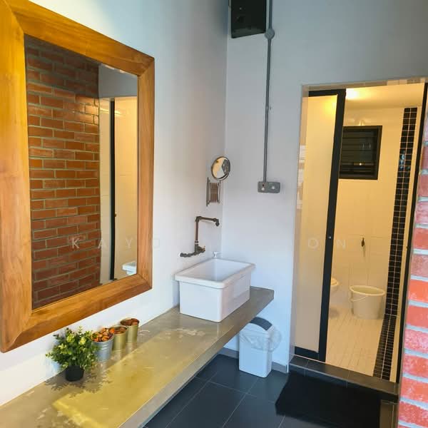 Jalan Yahya AWAL JB Town Area 2 Storey bungalow untuk Untuk Disewa - RM 16,000 /bulan, Mac 2026 - Bathroom - PropertyGuru.com.my