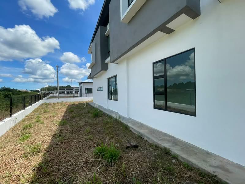 2-storey Terraced House for Sale in Moyan (Kuching) - Jay Law - Exterior - PropertyGuru.com.my