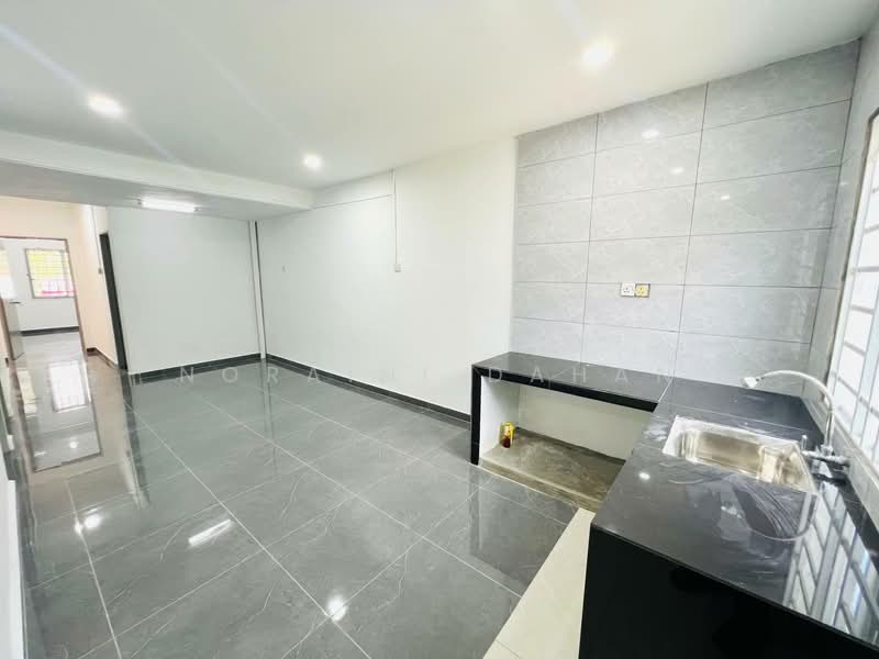 single storey terrace Taman Harmoni,bandar teknologi untuk Untuk Dijual - RM 380,000, Mac 2026 - Kitchen - PropertyGuru.com.my