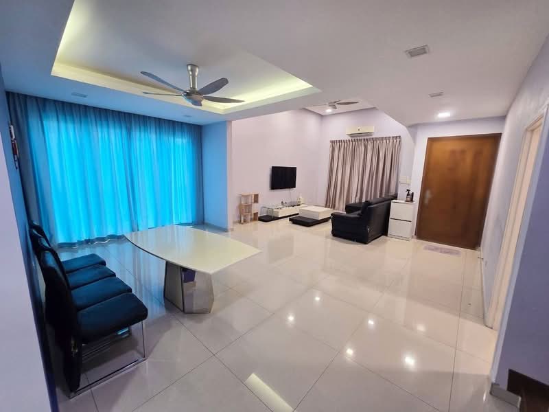 Semi-Detached House for Rent in Taman Pelangi Indah (Ulu Tiram) - Li Wei - Living Room - PropertyGuru.com.my