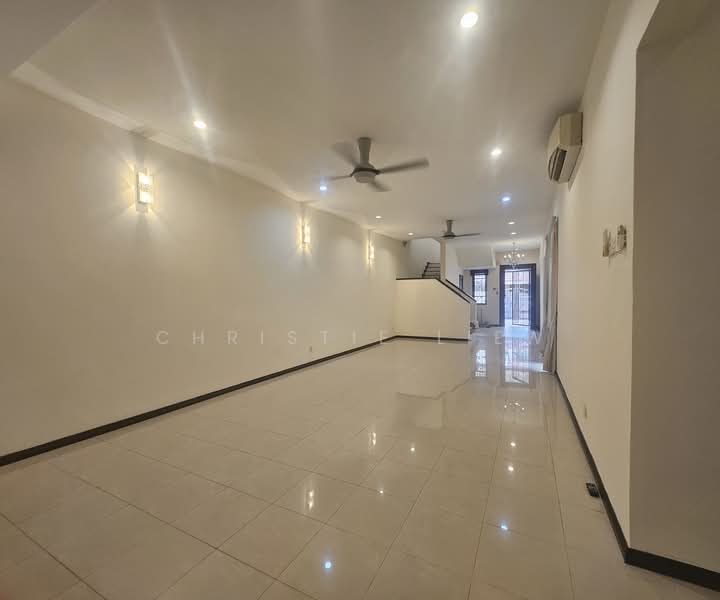 Bukit Jelutong untuk Untuk Dijual - RM 1,050,000, Mac 2026 - Living Room - PropertyGuru.com.my