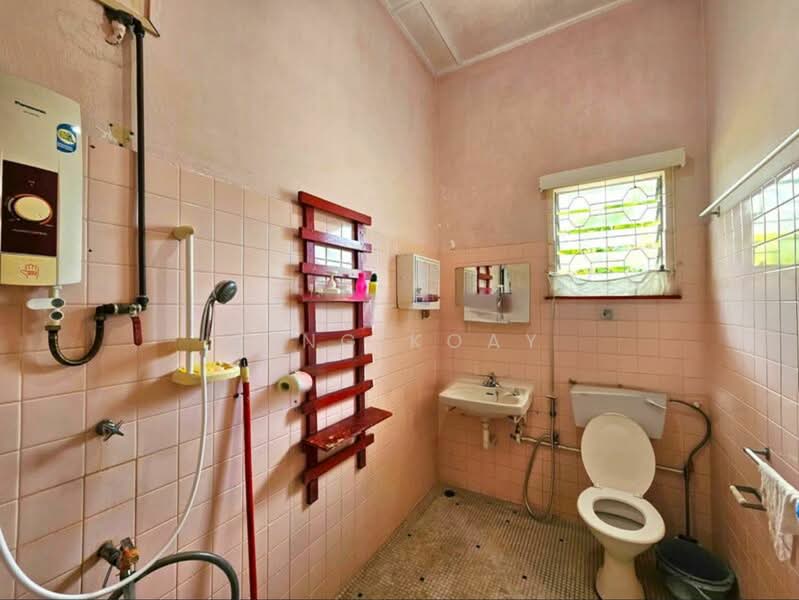 Bungalow for Sale in Pearl Hill (Tanjung Bungah) - Ping Koay - Bathroom - PropertyGuru.com.my