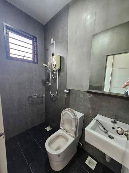 2-storey Terraced House for Sale in Bandar Pulai Jaya (Kulai) - Max Keng - Bathroom - PropertyGuru.com.my