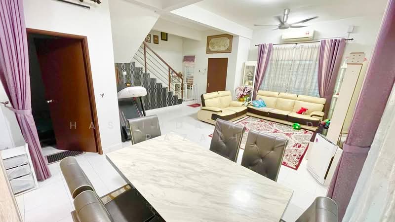 2-storey Terraced House for Sale in Puncak Alam (Selangor) - Haslinda Ahmad Razali - Living Room - PropertyGuru.com.my
