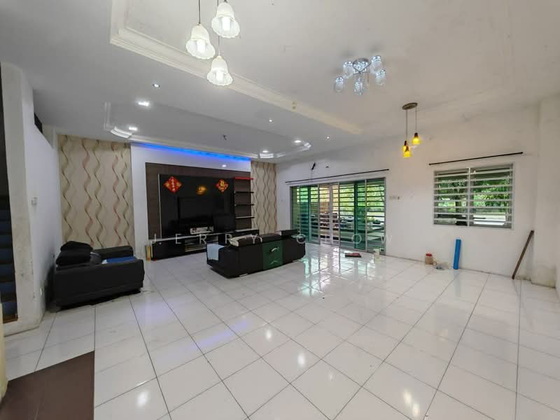 2-storey Terraced House for Sale in Bandar Lahat Mines (Lahat) - Jerry Chow - Living Room - PropertyGuru.com.my
