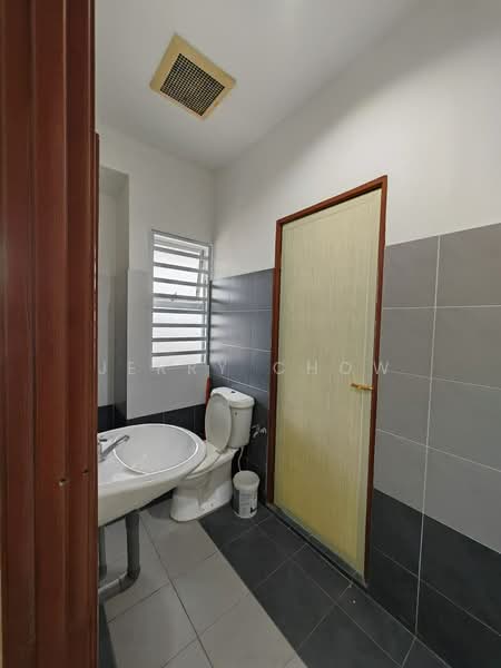 2-storey Terraced House for Sale in Bandar Lahat Mines (Lahat) - Jerry Chow - Bathroom - PropertyGuru.com.my