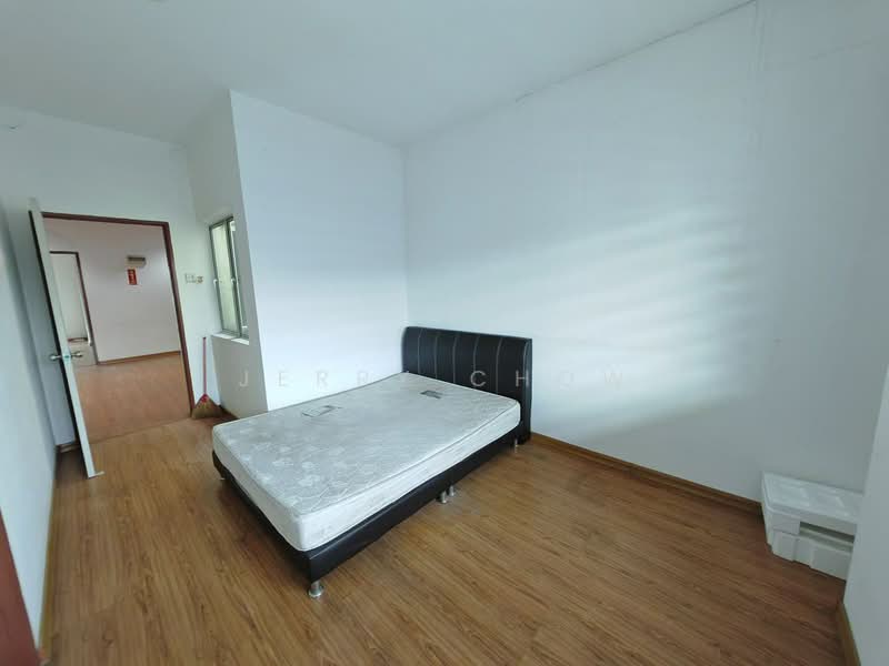 2-storey Terraced House for Sale in Bandar Lahat Mines (Lahat) - Jerry Chow - Bedroom - PropertyGuru.com.my