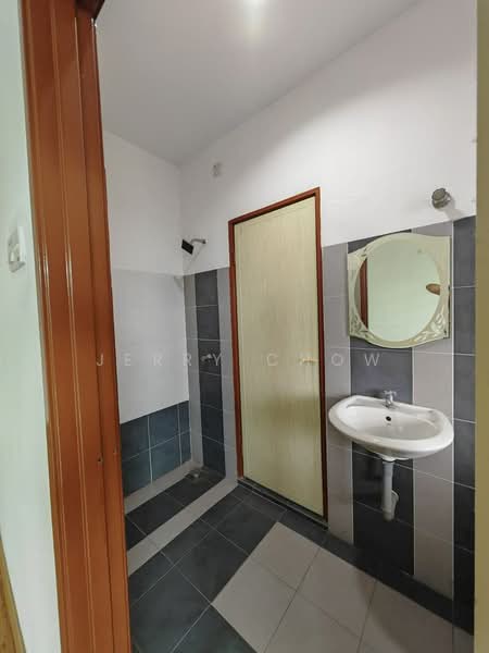 2-storey Terraced House for Sale in Bandar Lahat Mines (Lahat) - Jerry Chow - Bathroom - PropertyGuru.com.my