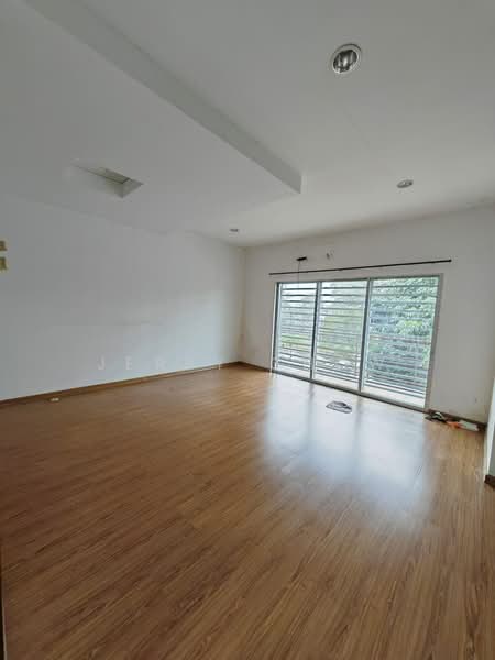 2-storey Terraced House for Sale in Bandar Lahat Mines (Lahat) - Jerry Chow - Living Room - PropertyGuru.com.my