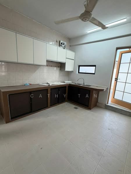 Taman Majidee untuk Untuk Dijual - RM 1,680,000, Mac 2026 - Kitchen - PropertyGuru.com.my