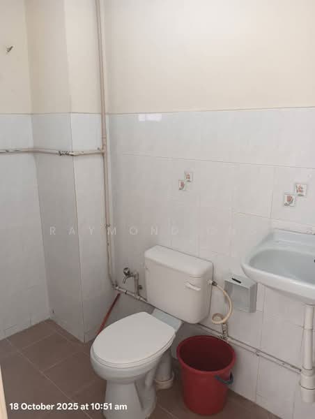 Apartment for Rent at Pangsapuri Sri Alpinia - Raymond Ong - Bathroom - PropertyGuru.com.my