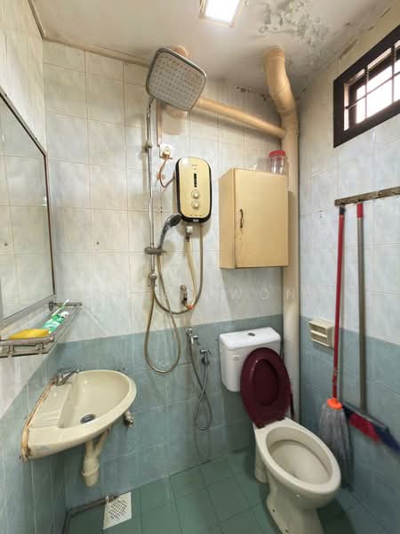 1-storey Terraced House for Sale in Taman Johor Jaya (Johor Bahru) - Daniel Wong - Bathroom - PropertyGuru.com.my