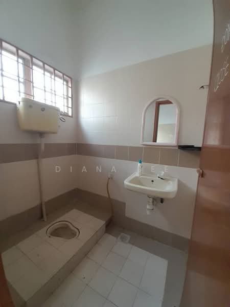Taman Meru untuk Untuk Dijual - RM 670,000, Mac 2026 - Bathroom - PropertyGuru.com.my