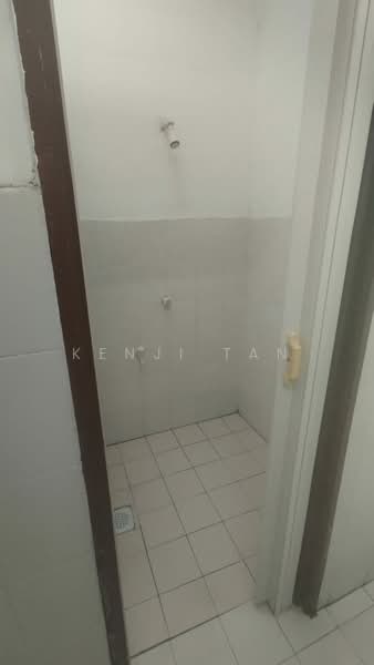 Flat for Sale at Pangsapuri Berembang Indah - Kenji Tan - Bathroom - PropertyGuru.com.my