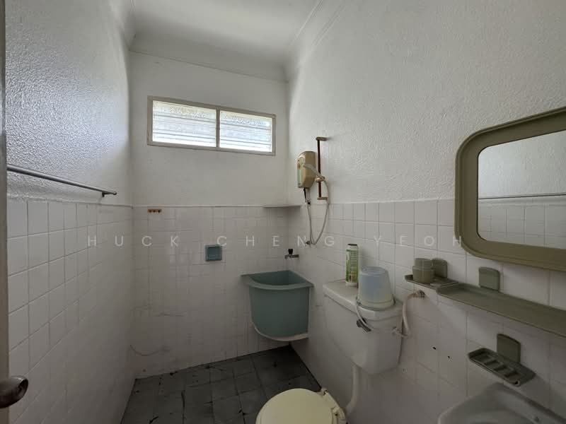 Apartment for Sale at Tanjung Court - Huck Cheng Yeoh - Bathroom - PropertyGuru.com.my