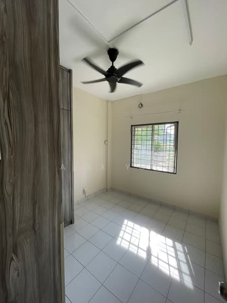 Block 101 Apartment untuk Untuk Dijual - RM 330,000, Mac 2026 - Bedroom - PropertyGuru.com.my