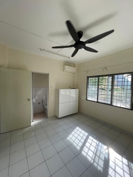 Block 101 Apartment untuk Untuk Dijual - RM 330,000, Mac 2026 - Bathroom - PropertyGuru.com.my