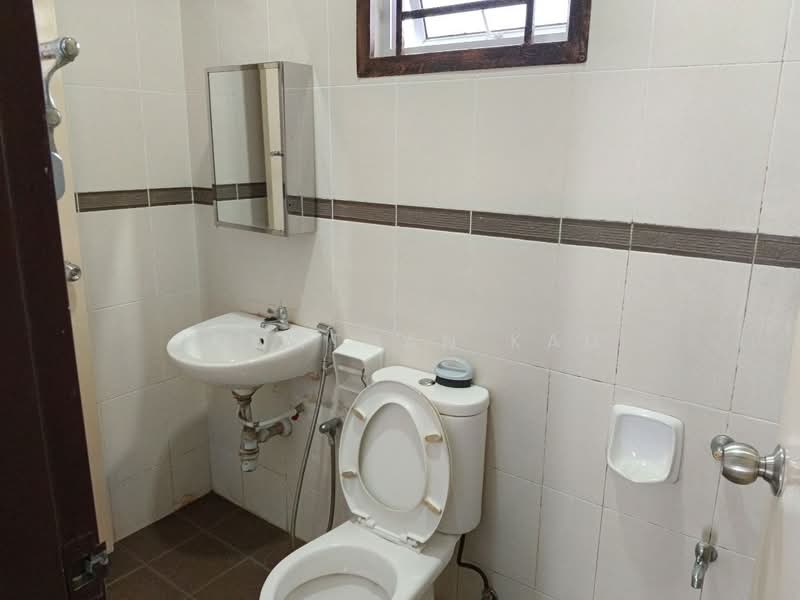 Semi-Detached House for Rent in Taman Gaya (Ulu Tiram) - Jonathan Kau - Bathroom - PropertyGuru.com.my