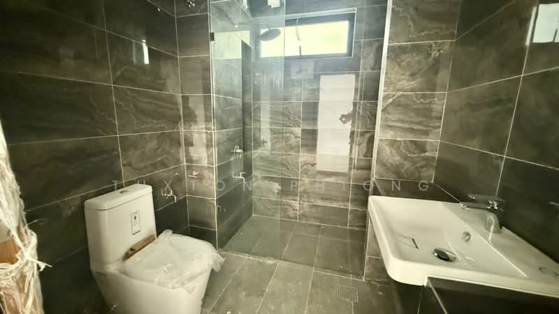 Cluster House for Sale in Johor Bahru (Johor) - Tuxton Phiong - Bathroom - PropertyGuru.com.my