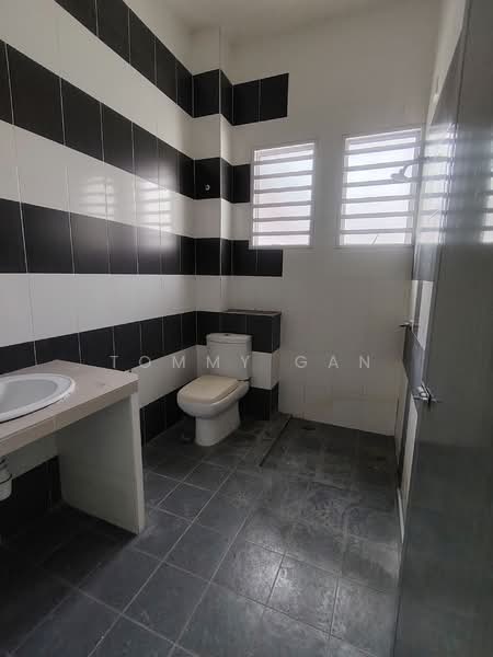 Royale Heights @ Taman Lembah Indah untuk Untuk Dijual - RM 570,000, Mac 2026 - Bathroom - PropertyGuru.com.my