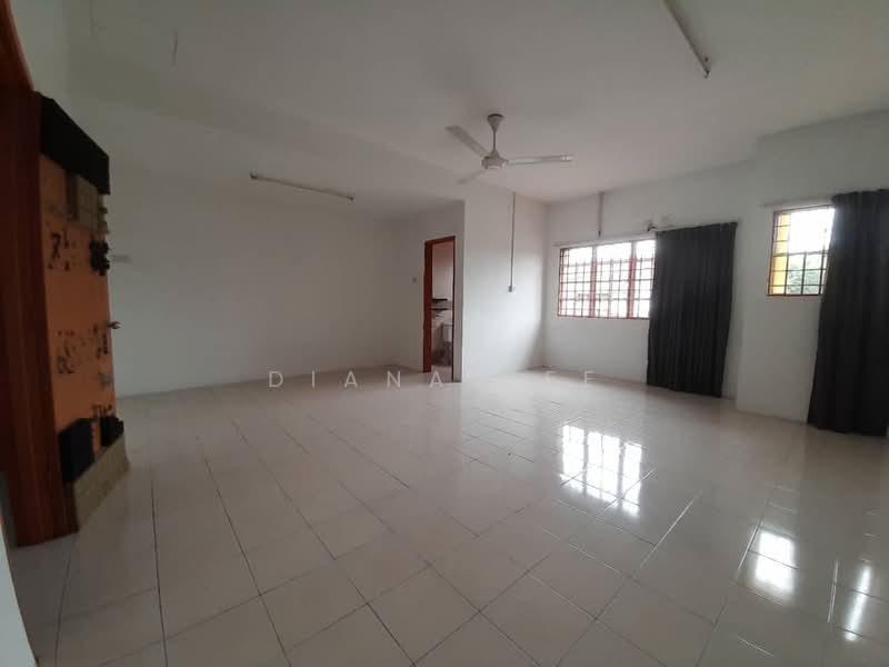 2-storey Terraced House for Rent in Taman Meru (Klang) - Diana See - Master Room - PropertyGuru.com.my
