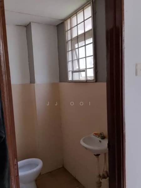 Pangsapuri untuk Dijual di Pangsapuri Villamas - JJ Ooi - Bathroom - PropertyGuru.com.my