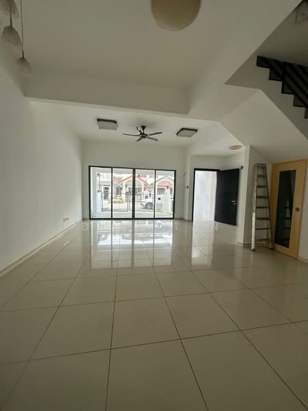 Bandar Country Homes untuk Untuk Dijual - RM 645,000, Mac 2026 - Living Room - PropertyGuru.com.my