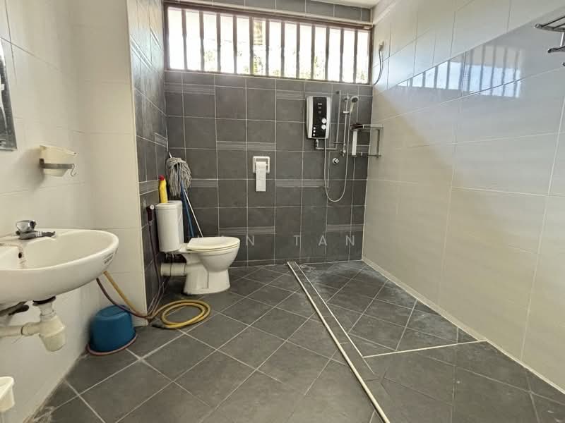 2.5-storey Terraced House for Sale in Sungai Ara (Penang) - Jan Tan - Bathroom - PropertyGuru.com.my