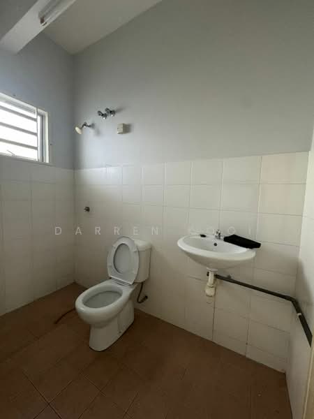 Taman Sungai Dua Utama untuk Untuk Dijual - RM 550,000, Mac 2026 - Ground Floor Bathroom - PropertyGuru.com.my