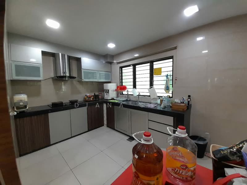 Bandar Bukit Tinggi 2 untuk Untuk Disewa - RM 3,300 /bulan, Mac 2026 - Kitchen - PropertyGuru.com.my