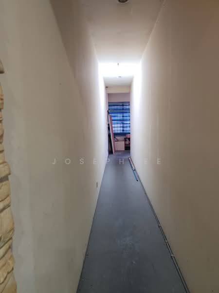 Shop / Office for Rent in Taman Perling (Perling) - Joseph Ee - Corridor - PropertyGuru.com.my