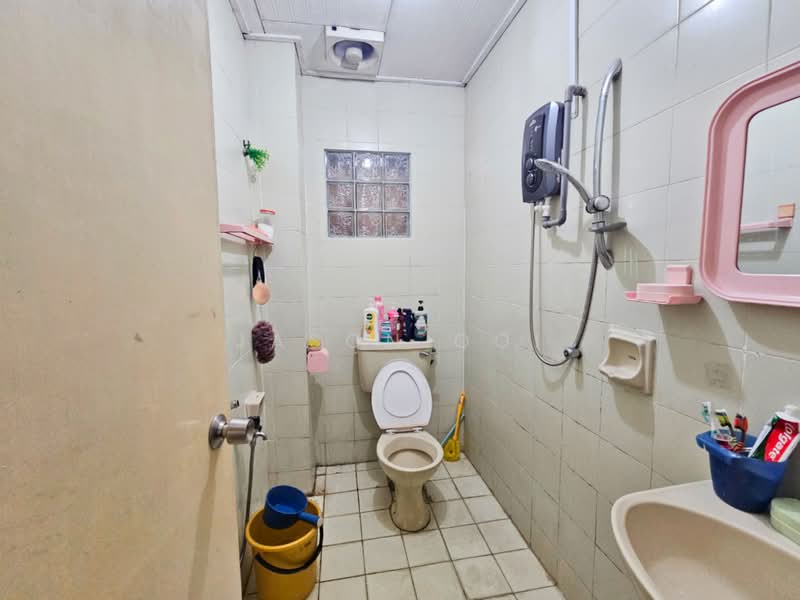 Rumah Teres 2 Tingkat untuk Dijual di Taman Bunga Negara (Shah Alam) - Jason Ooi - Bathroom - PropertyGuru.com.my