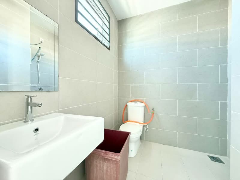 2-storey Terraced House for Sale in Bandar Sri Sendayan (Negeri Sembilan) - Banin Yahya - Bathroom - PropertyGuru.com.my