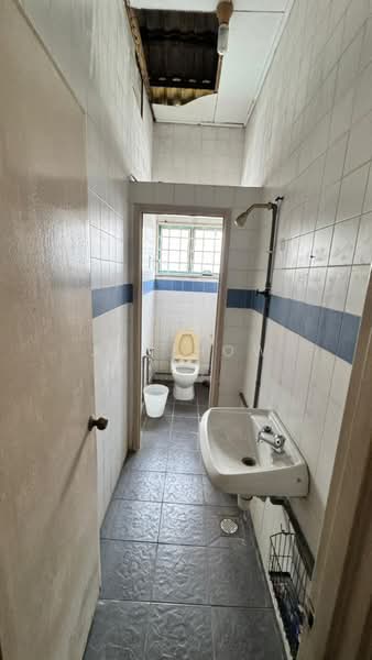 Shop for Rent in Bandar Sri Damansara (Selangor) - Jun How - Bathroom - PropertyGuru.com.my