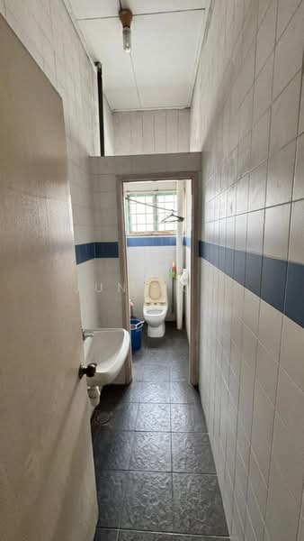 Shop for Rent in Bandar Sri Damansara (Selangor) - Jun How - Bathroom - PropertyGuru.com.my