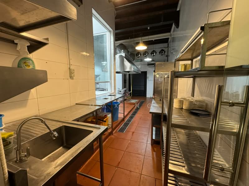 Georgetown 2.5 Storey Shop Move In Condition 3000sf untuk Untuk Disewa - RM 7,000 /bulan, Mac 2026 - Kitchen - PropertyGuru.com.my