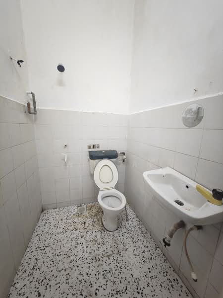 1-storey Terraced House for Sale in Taman Kota Masai (Pasir Gudang) - Win Tan - Bathroom - PropertyGuru.com.my