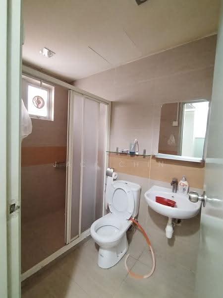 Kondominium untuk Dijual di Dynasty Garden Condominium - Jack Chin - Bathroom - PropertyGuru.com.my