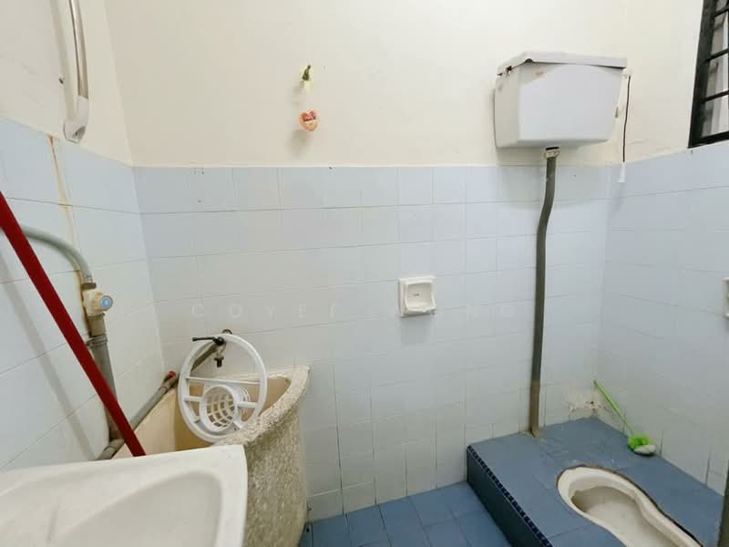 Sri Menjalara 62b, 2sty End Lot, 21x55, Freehold, Below Market, kepong untuk Untuk Dijual - RM 660,000, Mac 2026 - Bathroom - PropertyGuru.com.my