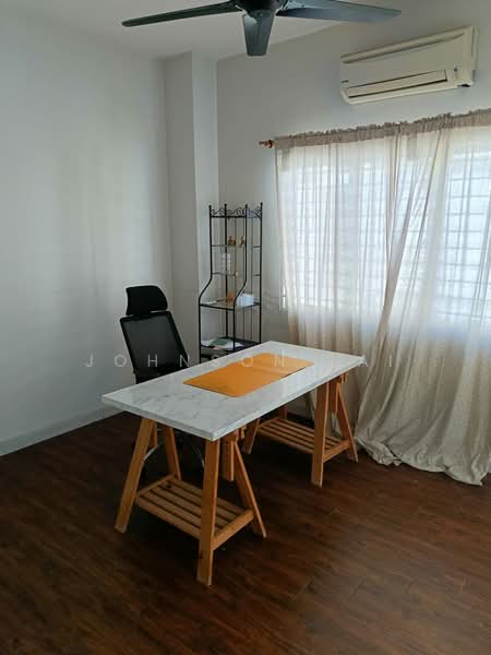 3-storey Terraced House for Sale in Seri Kembangan (Selangor) - Johnson Lai - Study - PropertyGuru.com.my