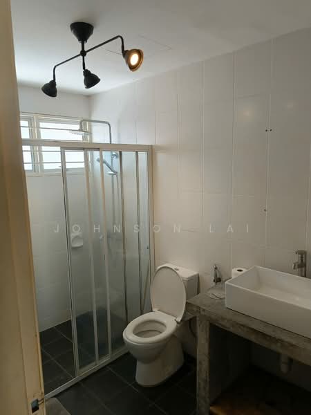 3-storey Terraced House for Sale in Seri Kembangan (Selangor) - Johnson Lai - Bathroom - PropertyGuru.com.my