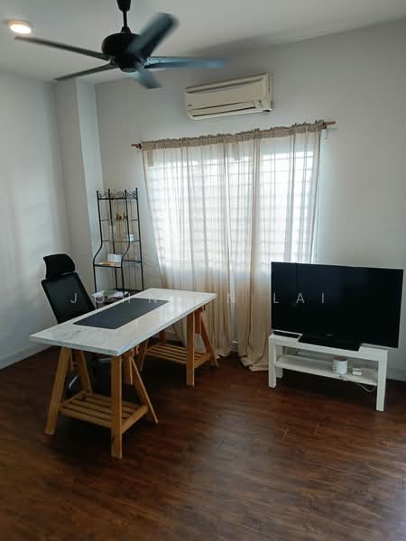 3-storey Terraced House for Sale in Seri Kembangan (Selangor) - Johnson Lai - Study - PropertyGuru.com.my