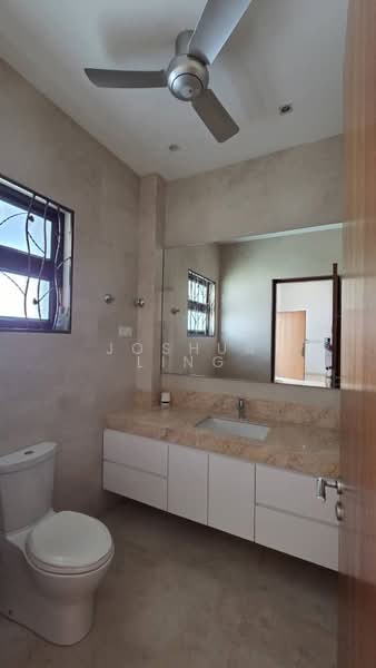 Semi-Detached House for Sale in SS19 (Subang Jaya) - Joshua Ling - Common Bathroom - PropertyGuru.com.my