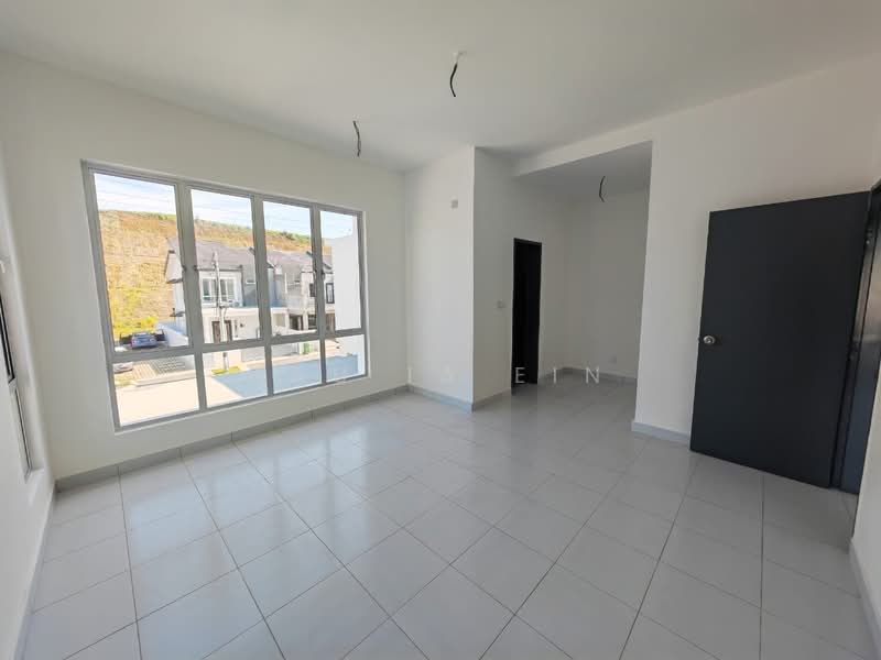 Terraced House for Sale in Rawang (Selangor) - Lau Ia Ein - Living Room - PropertyGuru.com.my